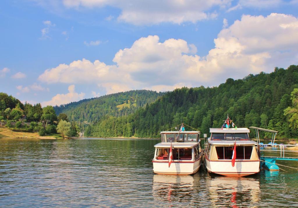 Hotel Les Rives Du Doubs Les Brenets Buitenkant foto